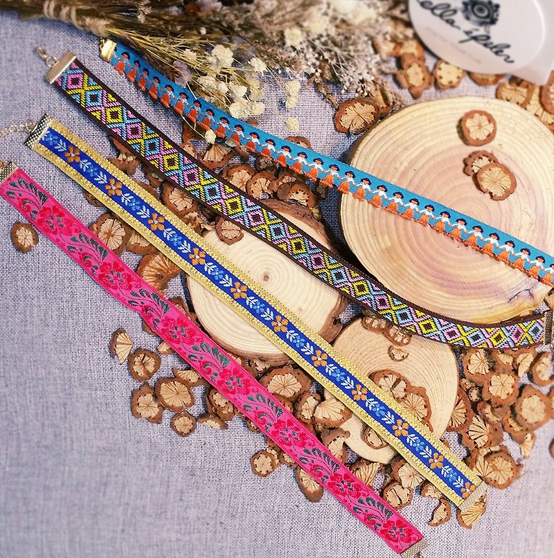 Retro embroidered collar collarbone chain necklace Choker - สร้อยคอ - วัสดุอื่นๆ หลากหลายสี