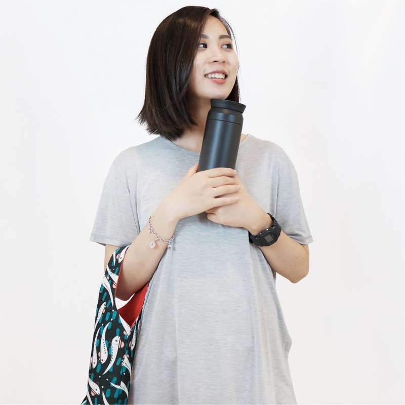 Plastic-free life summer environmentally friendly water bottle bag water bottle cover thermos bottle cover-Xiaoyu dry treasure lotus seek - ถุงใส่กระติกนำ้ - เส้นใยสังเคราะห์ สีดำ