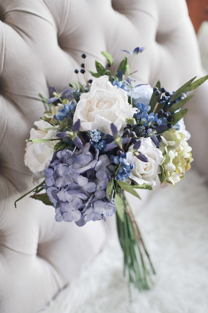Wild Blue Medium Flower Bouquet - งานไม้/ไม้ไผ่/ตัดกระดาษ - กระดาษ สีน้ำเงิน
