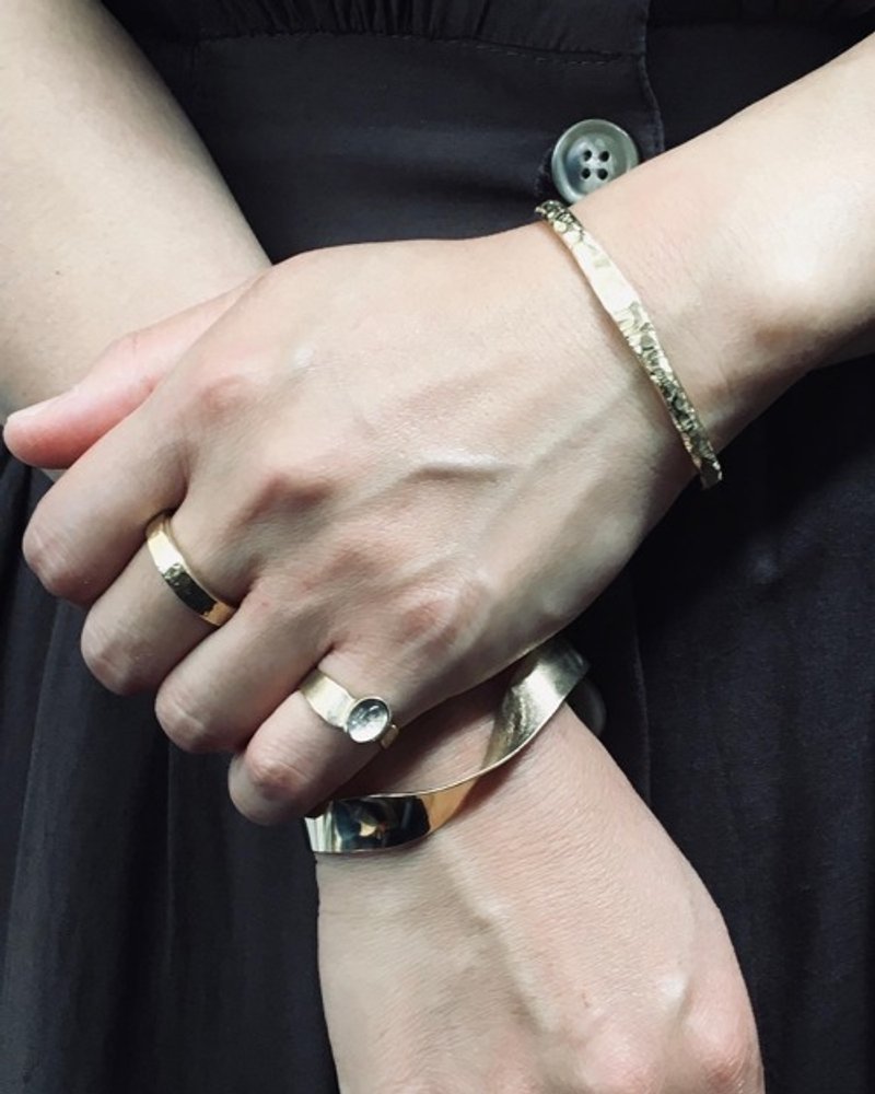 Brass Bangle ~Levin~ - สร้อยข้อมือ - โลหะ สีทอง