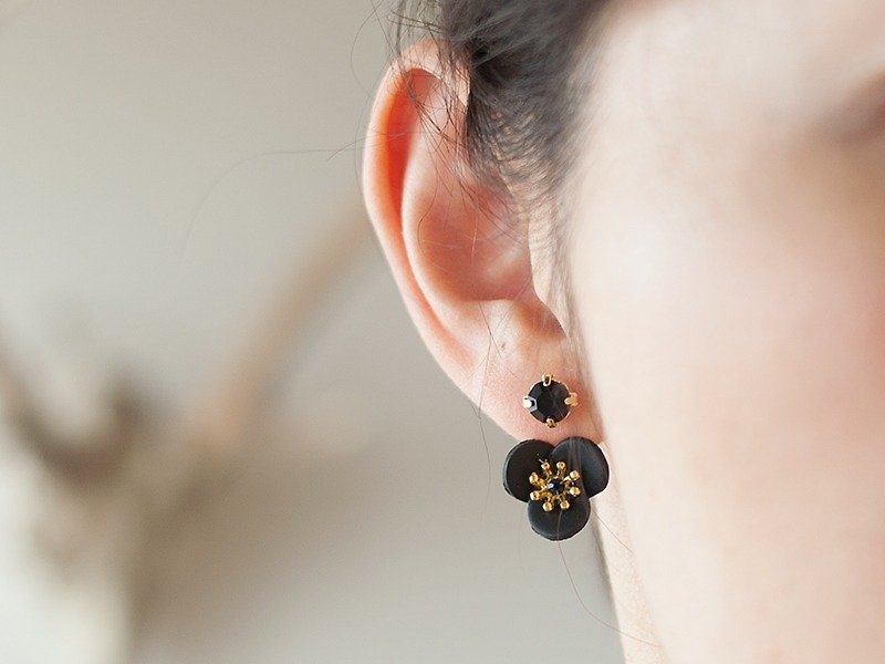 Bijou and flower backcatch earrings, black - Earrings & Clip-ons - Clay Black