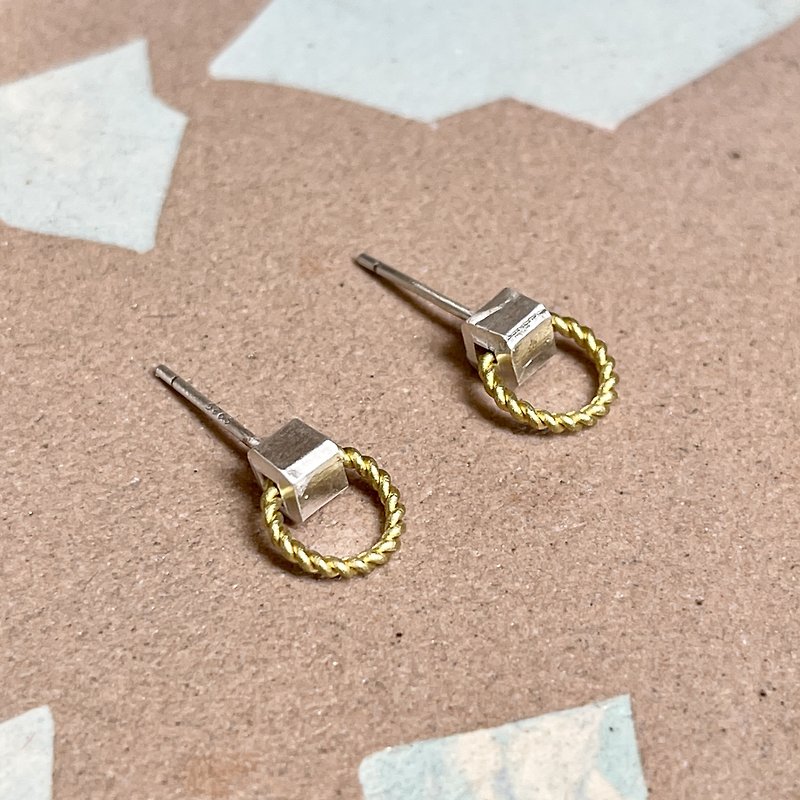 Laolin groceries | Small door ring earrings (pin / clip)