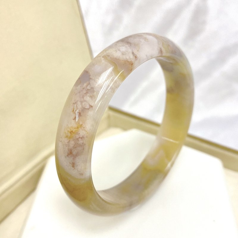 Edith & Jaz • Cherry Blossom Agate Bangle Ø53mm (C) - สร้อยข้อมือ - เครื่องเพชรพลอย สีเหลือง