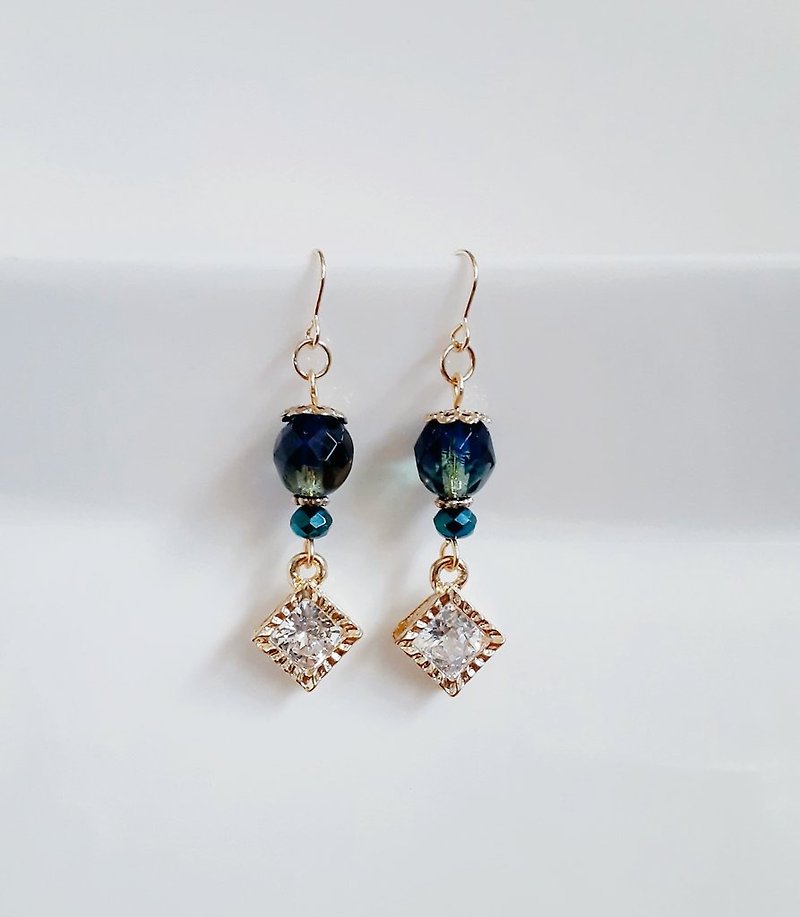 Simple earrings with zirconia-like square charms and Czech beads Midnight blue Birthday gift Stylish Can be changed to hypoallergenic earrings or Clip-On - ต่างหู - แก้ว สีน้ำเงิน