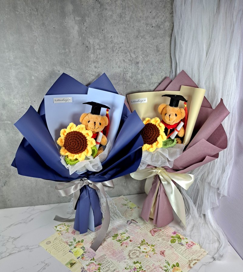 Crocheted sunflower graduation bouquet graduation gift graduation bouquet custom handwoven bouquet CRFB007 - ของวางตกแต่ง - เส้นใยสังเคราะห์ สีทอง