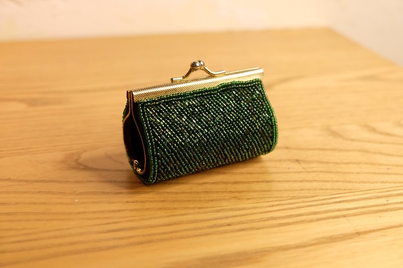Emerald Embroidered Bead Bag - กระเป๋าใส่เหรียญ - วัสดุอื่นๆ สีเขียว