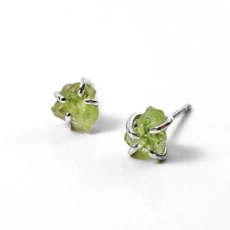 [One-sided style] - RAW | Natural peridot ore 925 sterling silver prong set earrings - Earrings & Clip-ons - Gemstone Green
