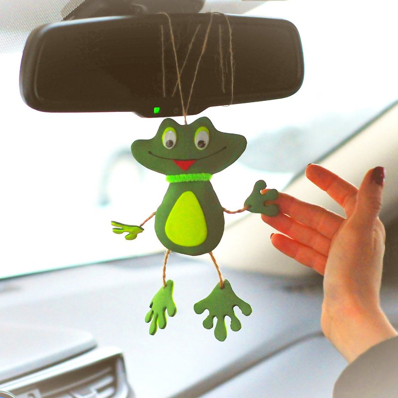 Hanging frog ornament for car mirror decor. Cute car accessory. Funny frog gift - 公仔模型 - 防水材質 綠色