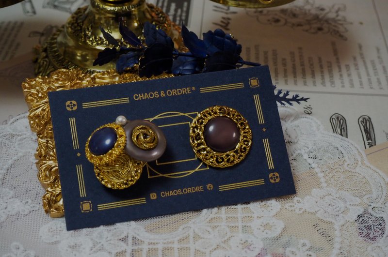 【Waiting for the Moon Lamp】Retro Metal Hollow Flower Vine Carved Lace Earrings - Earrings & Clip-ons - Copper & Brass Brown