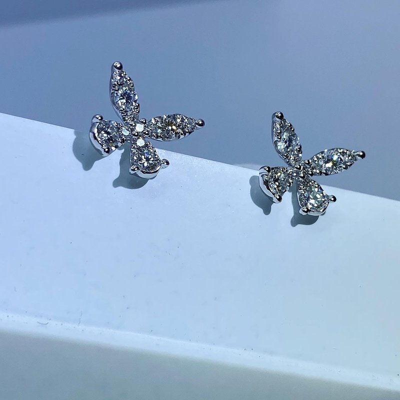 【Lost and find】 銳變 成蝶 蝴蝶 天然 鑽石 18k 耳環 - 耳環/耳夾/耳骨夾 - 寶石 透明