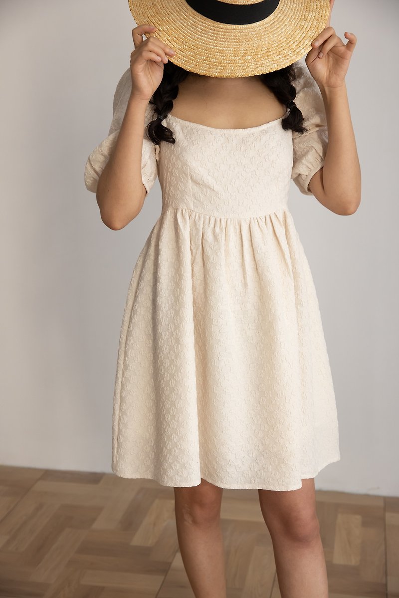 Japan imported fabric small puff white three-dimensional flower short-sleeved puff sleeve waist dress dress