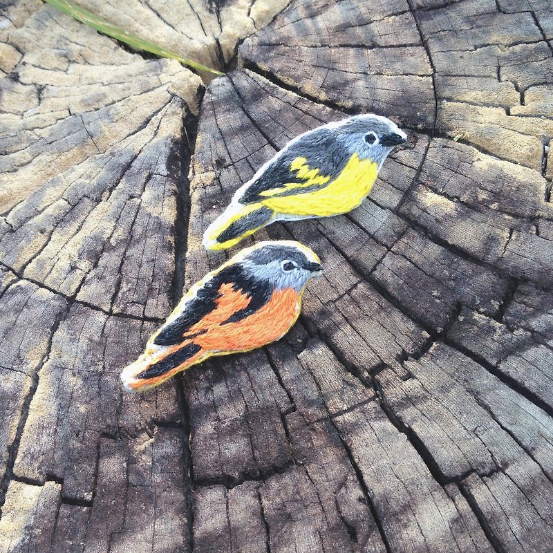 Gray throat pepper bird wild birds embroidery brooches couple brooch - เข็มกลัด - งานปัก สีส้ม