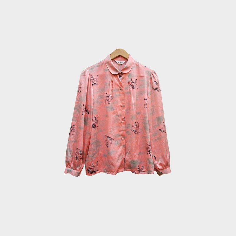 Pastel vintage zebra satin shirt - เสื้อเชิ้ตผู้หญิง - เส้นใยสังเคราะห์ สึชมพู