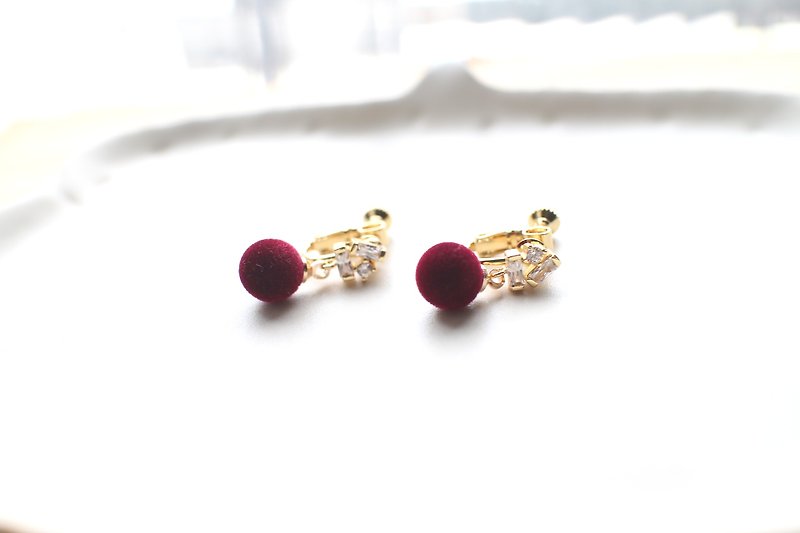 紅通通-鋯石 黃銅耳環-耳夾款 - 耳環/耳夾 - 其他金屬 多色