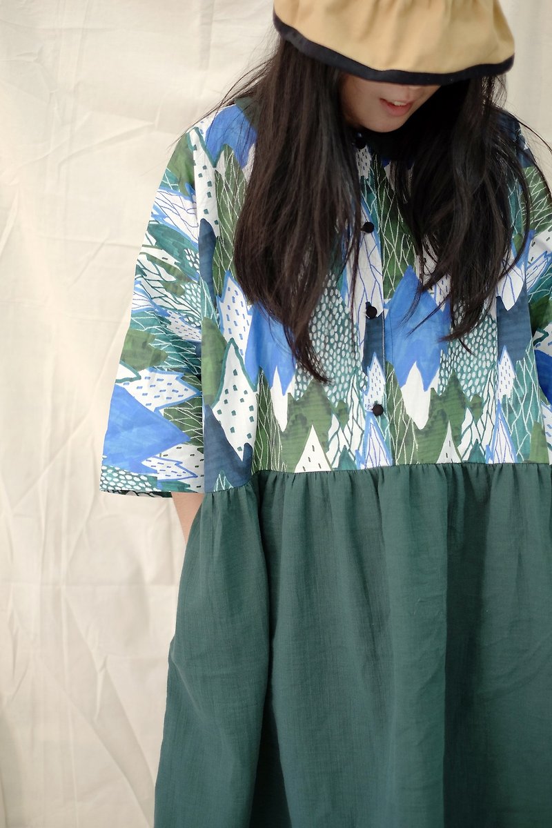 Japanese-style small round neck loose pine dress mountains - Women's Tops - Cotton & Hemp Green
