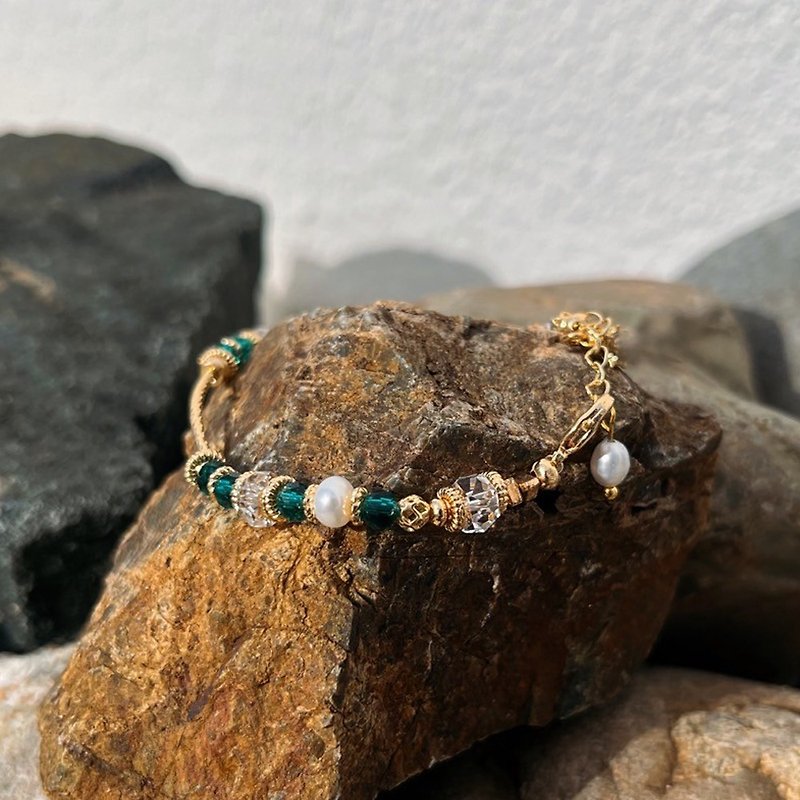 Mayfly Forest//Natural Genuine Pearls/U.S.A. Made in the U.S.A. 14-Pack Gold - Bracelets - Other Materials Green