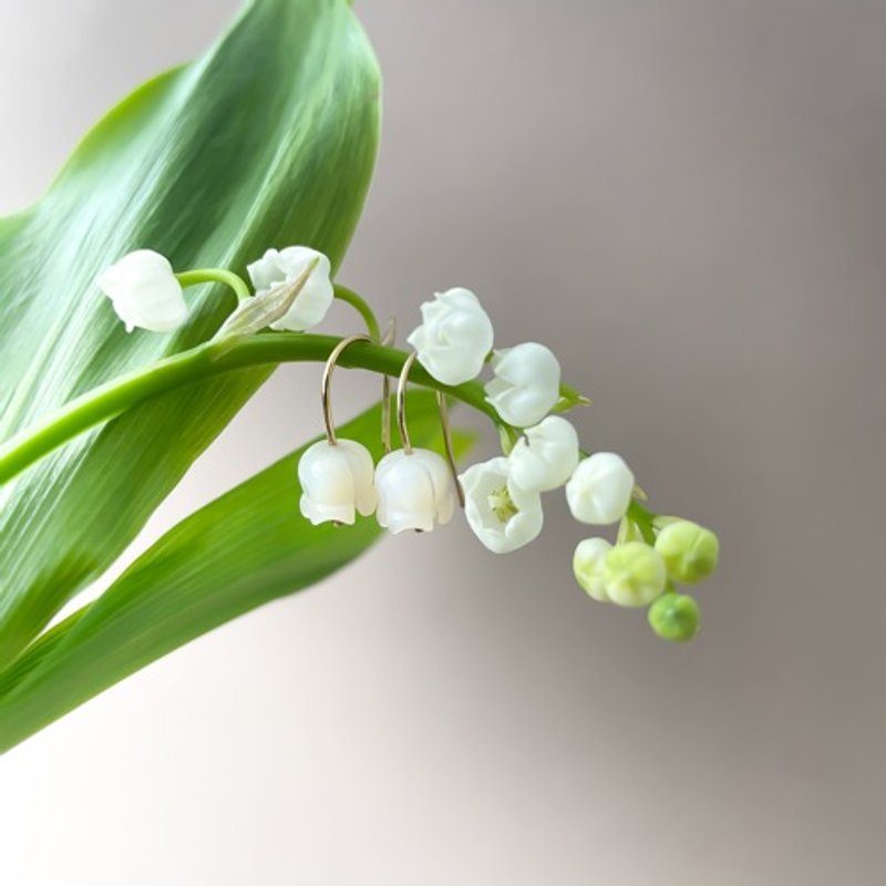 lily of the valley earrings　14kgf mother of pearl - ต่างหู - เปลือกหอย ขาว