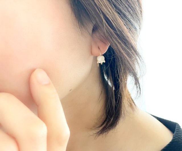 大ぶり♡すりガラス風フラワーピアス/イヤリング ピアス