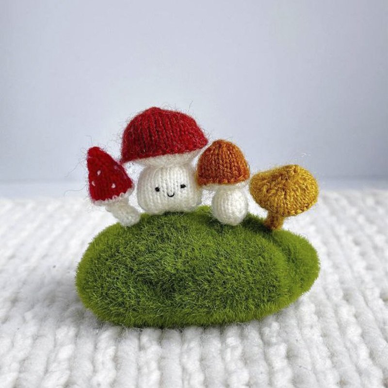 Tiny knitting mushrooms. Amigurumi pattern. English and Russian PDF. - 手工藝教學/工具書 - 其他材質 