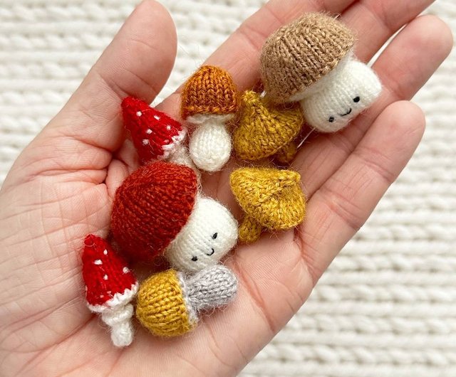 E*n様 頭もふもふきのこさんのキーホルダー◎ 編みぐるみ E*n様 頭もふもふきのこさんのキーホルダー◎ 編みぐるみ