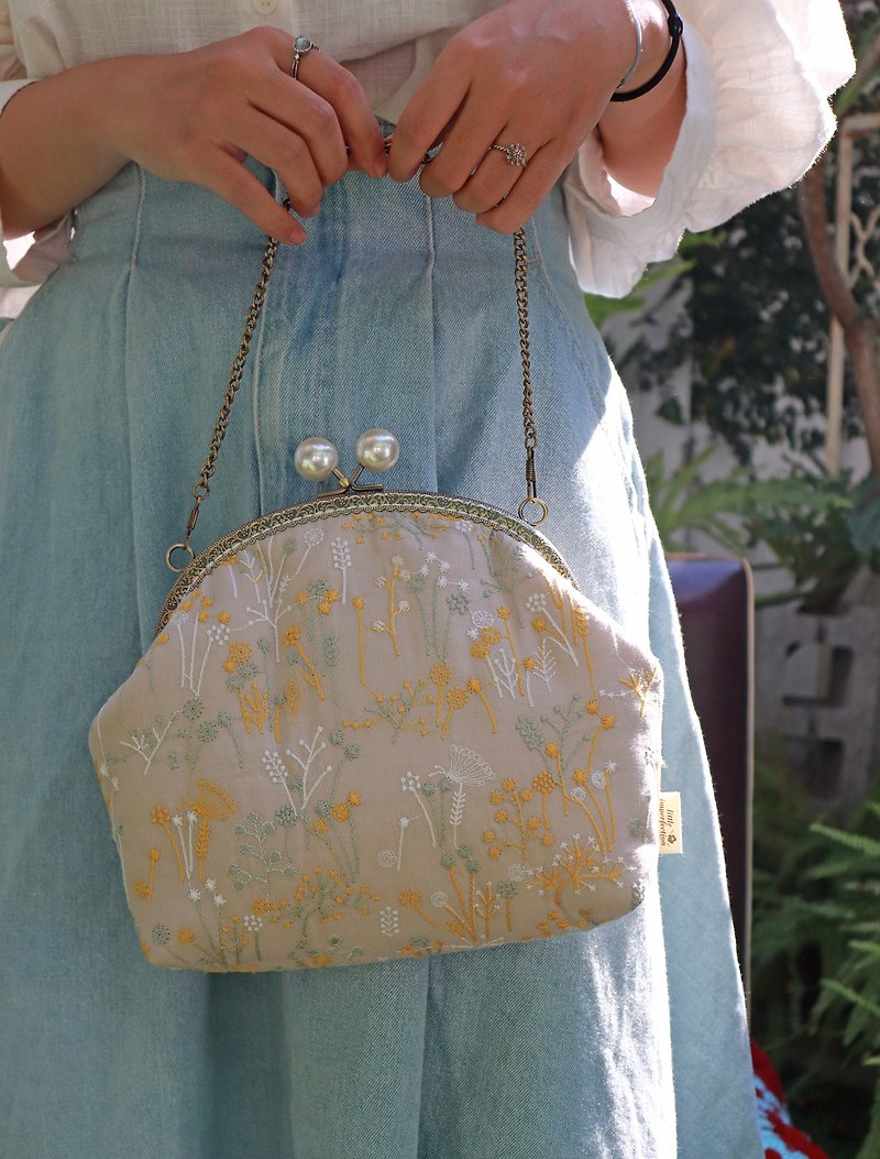 【客製化禮物】花本小姐 - 3way 刺繡 口金包 側背包 手提包 - 側背包/斜孭袋 - 棉．麻 白色