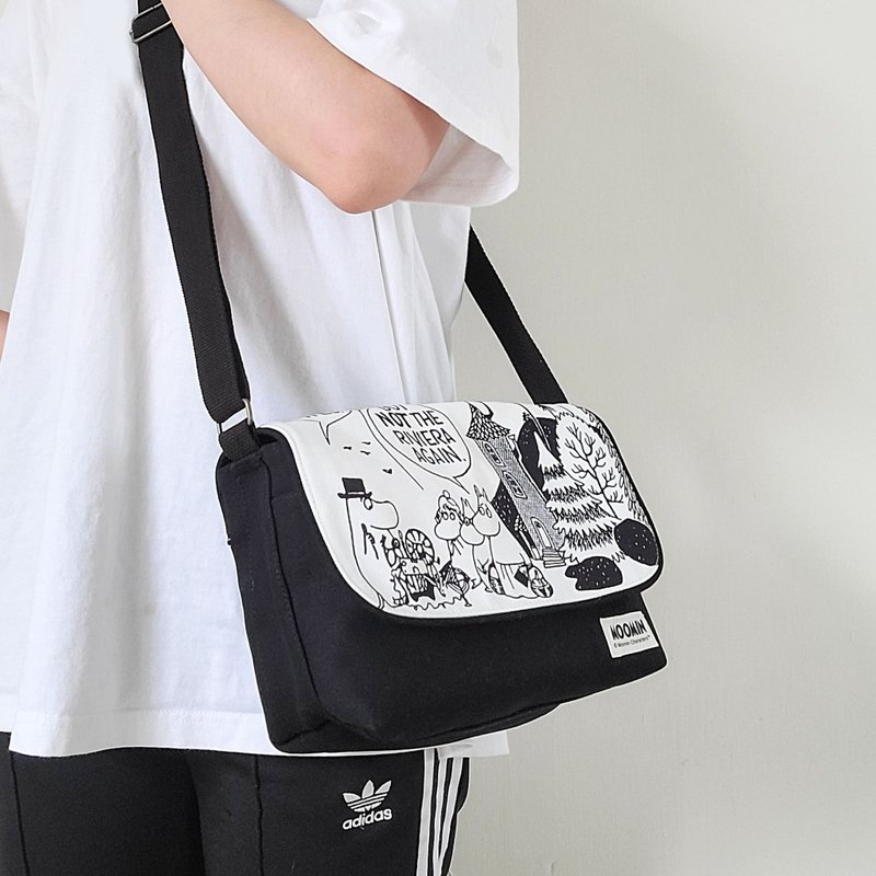 【Pinkoi x Moomin】Comic Messenger Bag Sling bag – Black  MADE IN TAIWAN - กระเป๋าแมสเซนเจอร์ - ผ้าฝ้าย/ผ้าลินิน สีดำ