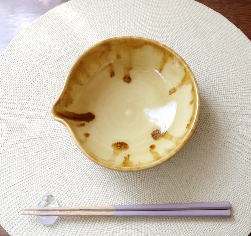 流れる飴色の片口鉢 - 碗 - 陶 黃色