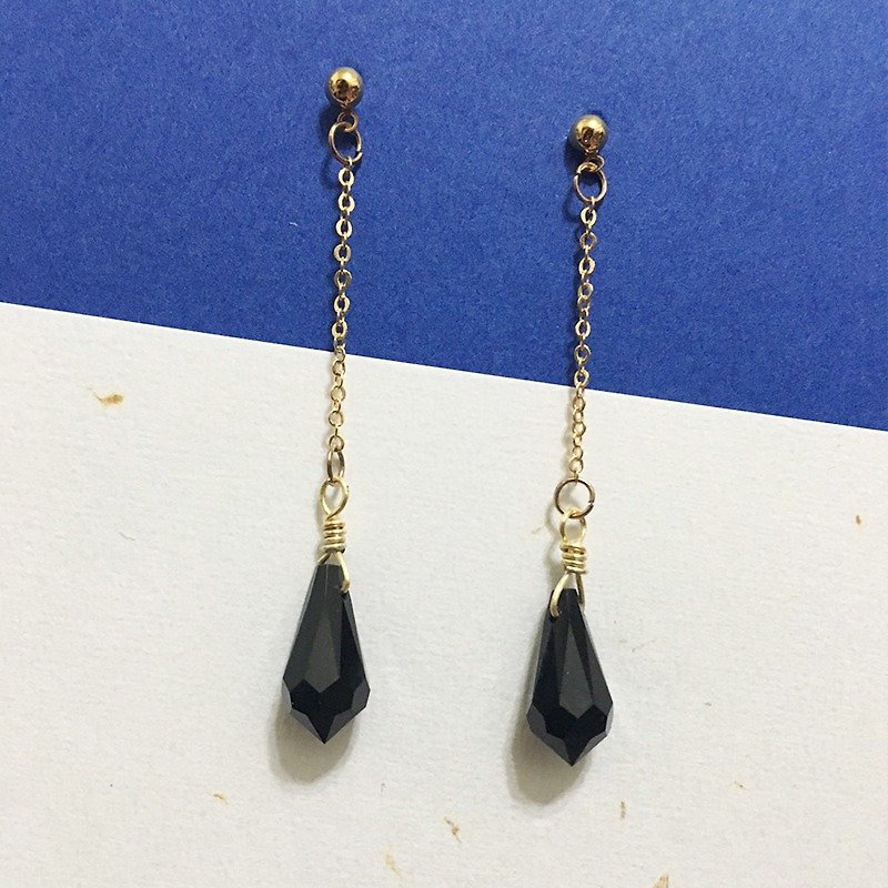 Low-key black◆Clip-on Earrings / a pair / Swarovski crystal alloy earrings / gift custom design - Earrings & Clip-ons - Other Materials Black