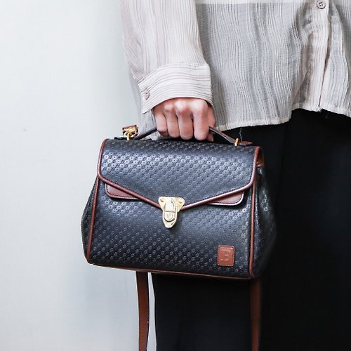 Louis Vuitton LV Faye Wong Messenger Bag Underarm Bag Second-Hand Japanese  Vintage - Shop RARE TO GO Messenger Bags & Sling Bags - Pinkoi
