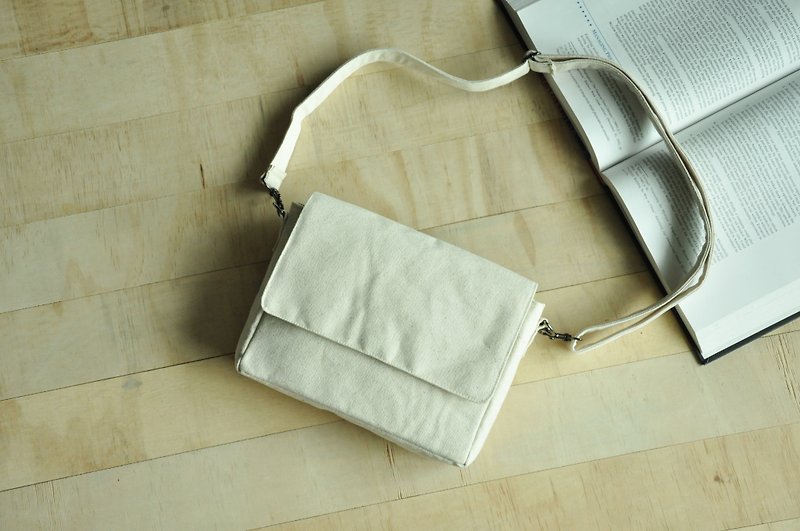 ENDURE / Side backpack / Beige canvas small square bag - กระเป๋าแมสเซนเจอร์ - ผ้าฝ้าย/ผ้าลินิน ขาว