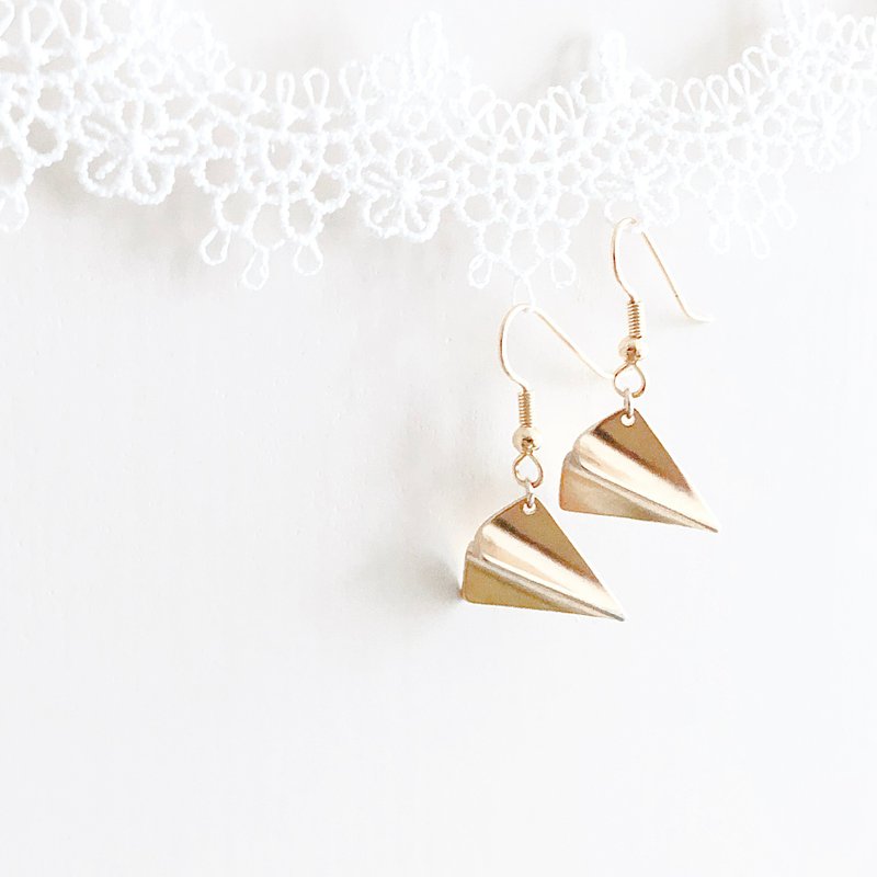 金飛機。紙飛機 垂墜耳環 Golden。Paper Airplane Earrings - 耳環/耳夾/耳骨夾 - 其他金屬 金色
