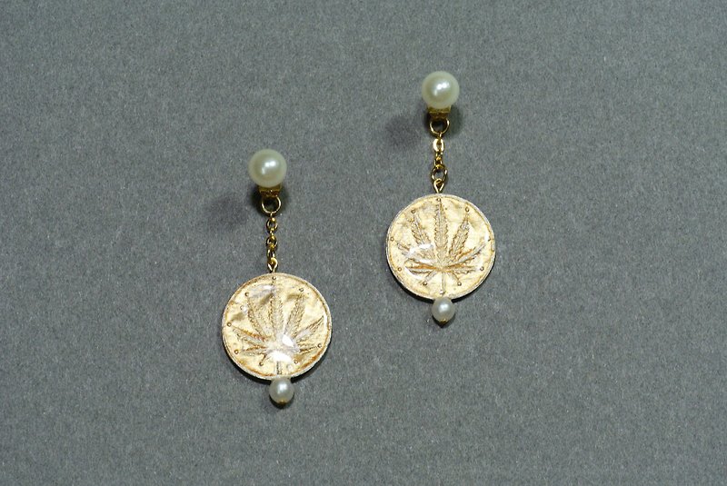Ye Tuo - Cannabis Leaf Earrings - ต่างหู - กระดาษ สีทอง