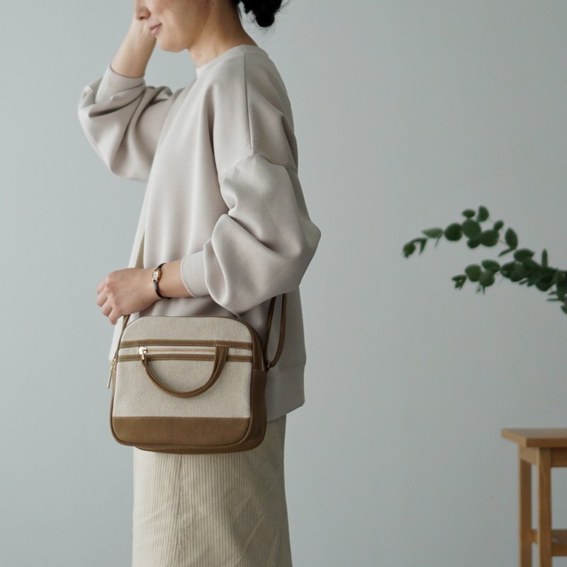 Candy/ Brown beige x marbled beige [Made to order] Trocco canvas bag - กระเป๋าแมสเซนเจอร์ - ผ้าฝ้าย/ผ้าลินิน สีนำ้ตาล