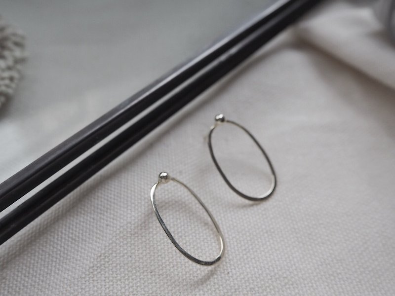 │Geometric│Flake Round Earrings, Ear Pins-Sterling Silver - ต่างหู - โลหะ สีเงิน