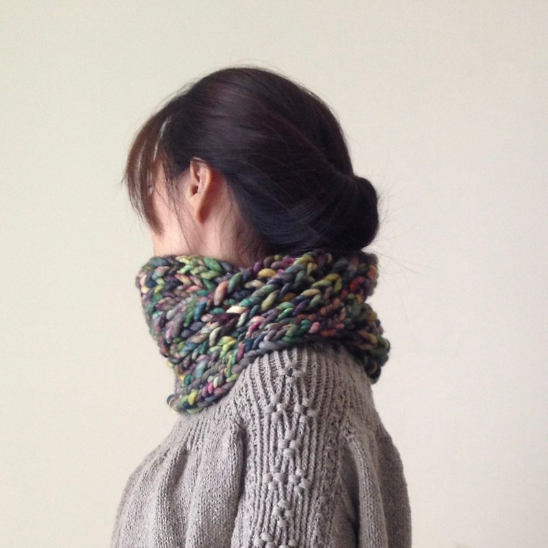 シャオ・ファブリック - 暖かい手編みのメリノウール手染めの糸短いスカーフ - オイル - スカーフ - ウール グリーン