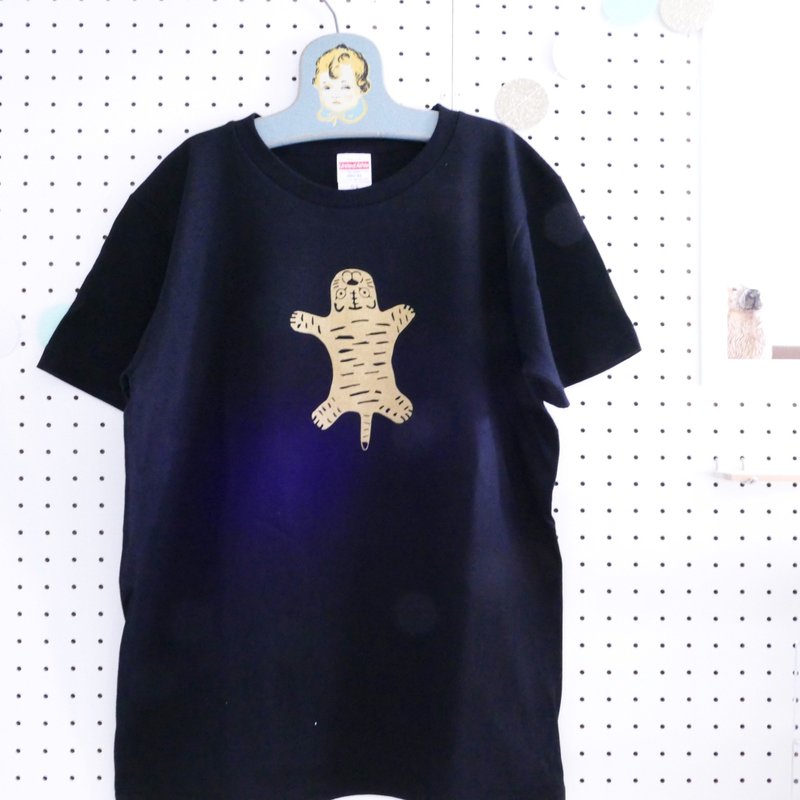 虎の敷物 Tシャツ - 女 T 恤 - 棉．麻 黑色