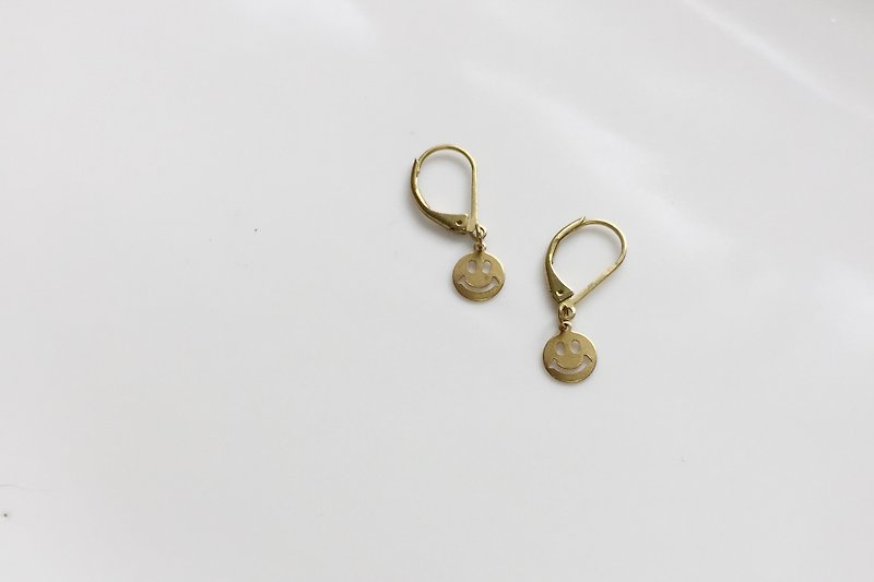 SMILE 簡約黃銅造型耳環 - 耳環/耳夾 - 其他金屬 金色