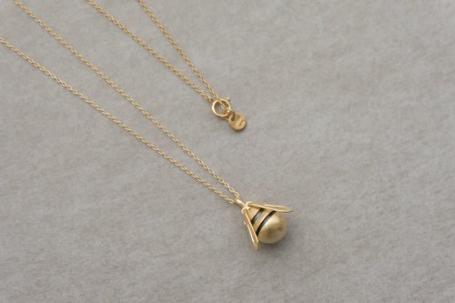 bee pendant necklace