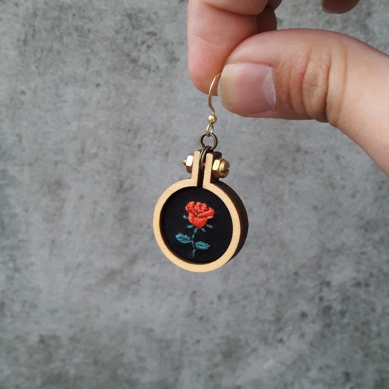 玫瑰花 手刺繡 耳環 項鍊 - 耳環/耳夾/耳骨夾 - 繡線 紅色