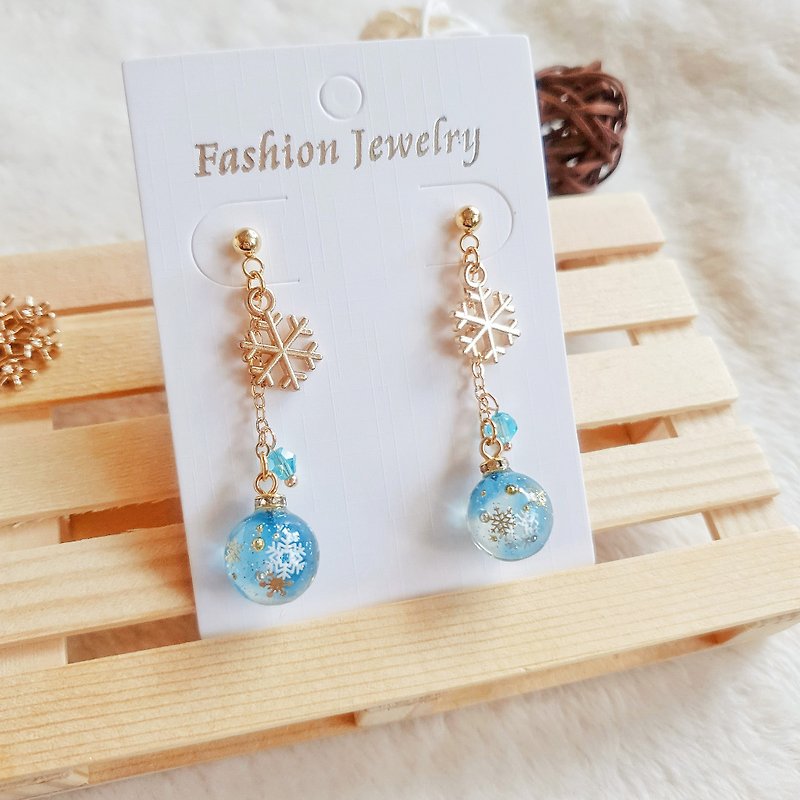 Yanyu handmade 925 Silver 316 medical steel earrings Snow World Snowflake Gift Handmade - Earrings & Clip-ons - Resin Blue