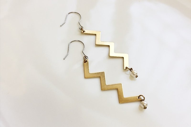 thunder 珍珠黃銅造型耳環 - 耳環/耳夾 - 其他金屬 金色