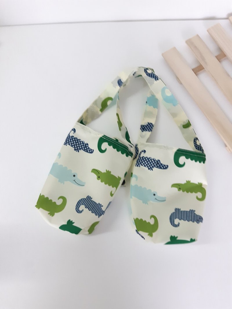 Small crocodile 2 with environmentally friendly waterproof beverage bag _2 cup can be 1 cup _ general size ice tyrant cup size _ - ถุงใส่กระติกนำ้ - วัสดุกันนำ้ 
