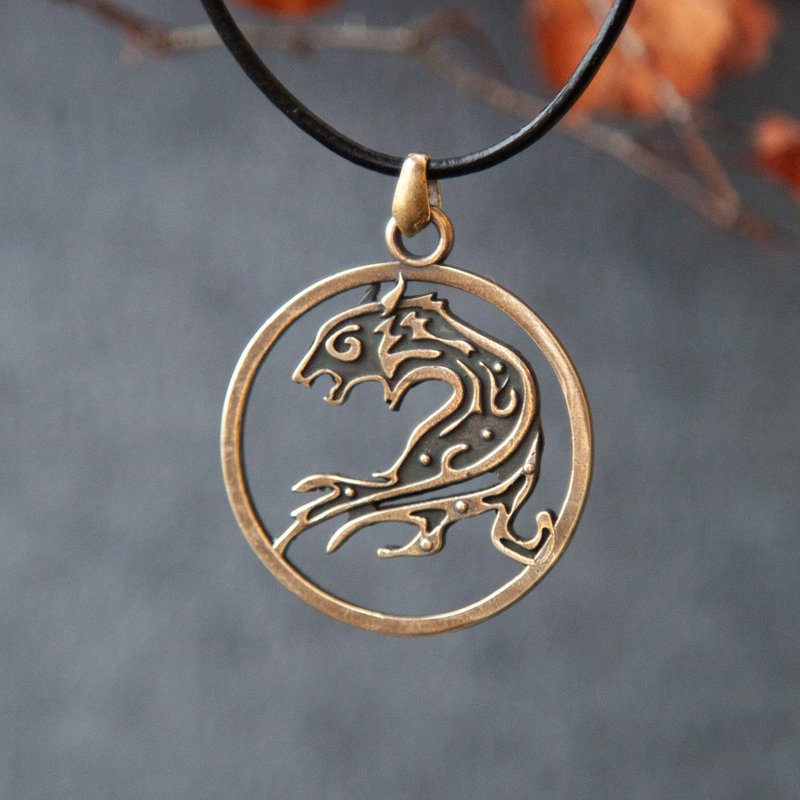 Panther pendant on leather cord. Wild cat necklace. Animal handcrafted jewelry. - 項鍊 - 其他金屬 橘色