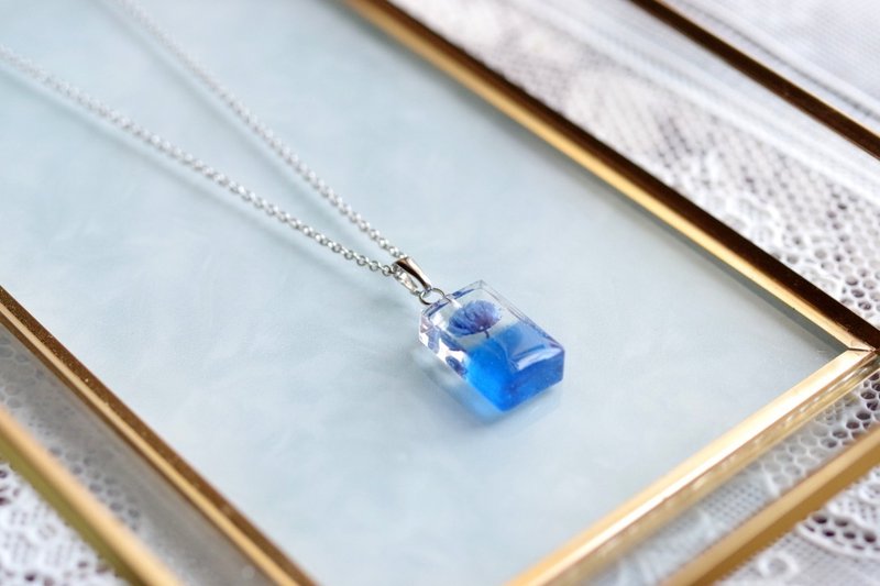 樹脂藝術 長方形墜飾・一輪綻放・藍色 - 耳環/耳夾/耳骨夾 - 樹脂 藍色