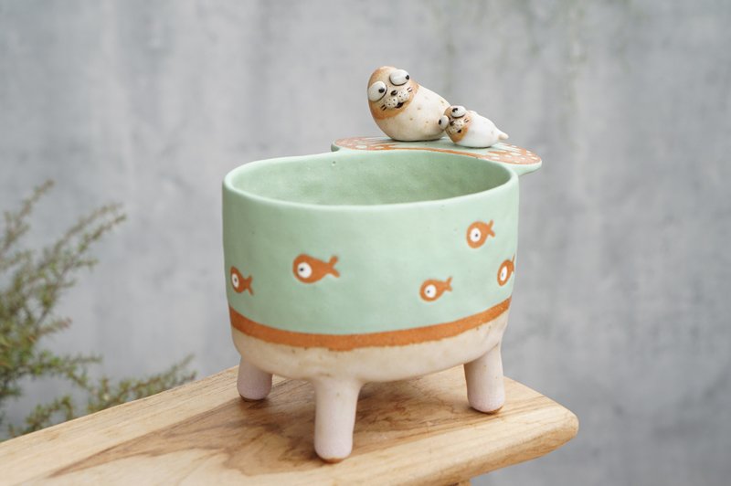 Plant pot with a walrus ,lithops,cactus,ceramics,pottery,handmade - 花瓶/花器 - 陶 藍色
