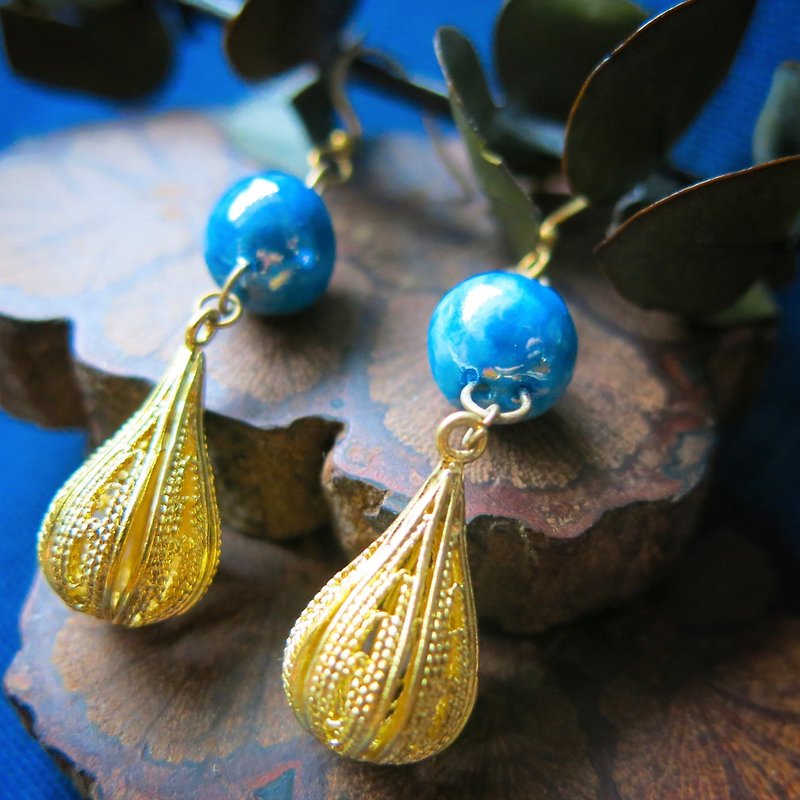 Hand-made white porcelain earrings - ต่างหู - เครื่องลายคราม สีน้ำเงิน