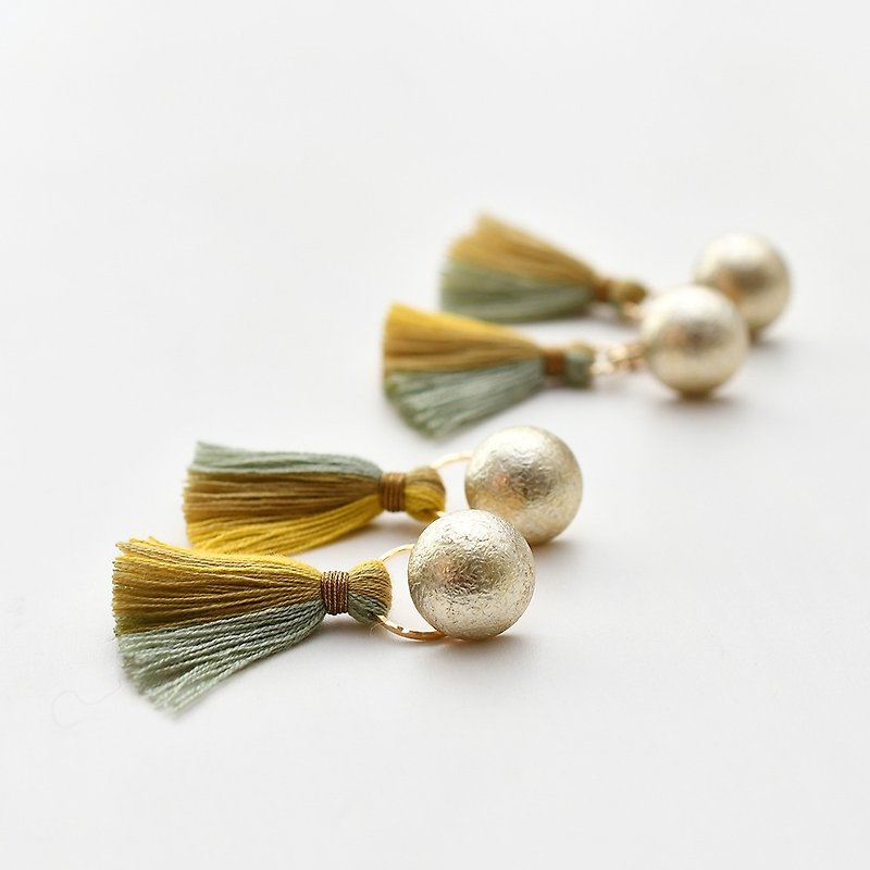 Dome tassel earrings /Gold - ต่างหู - เส้นใยสังเคราะห์ สีทอง