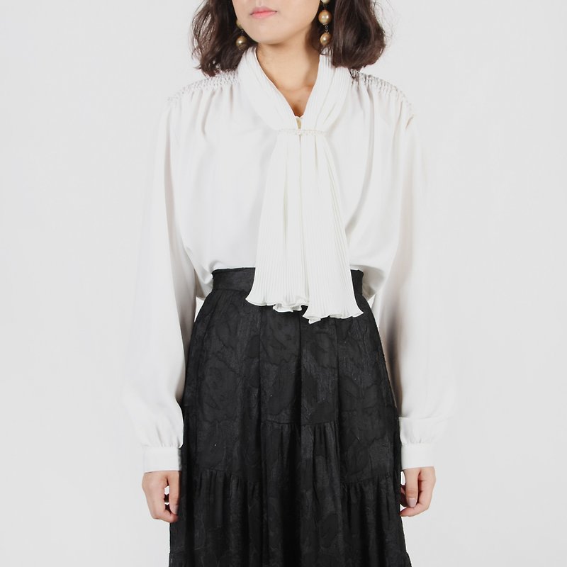 [Egg Plant Ancient] Pearl Waterfall Seiko straps vintage shirt - Women's Shirts - Polyester White