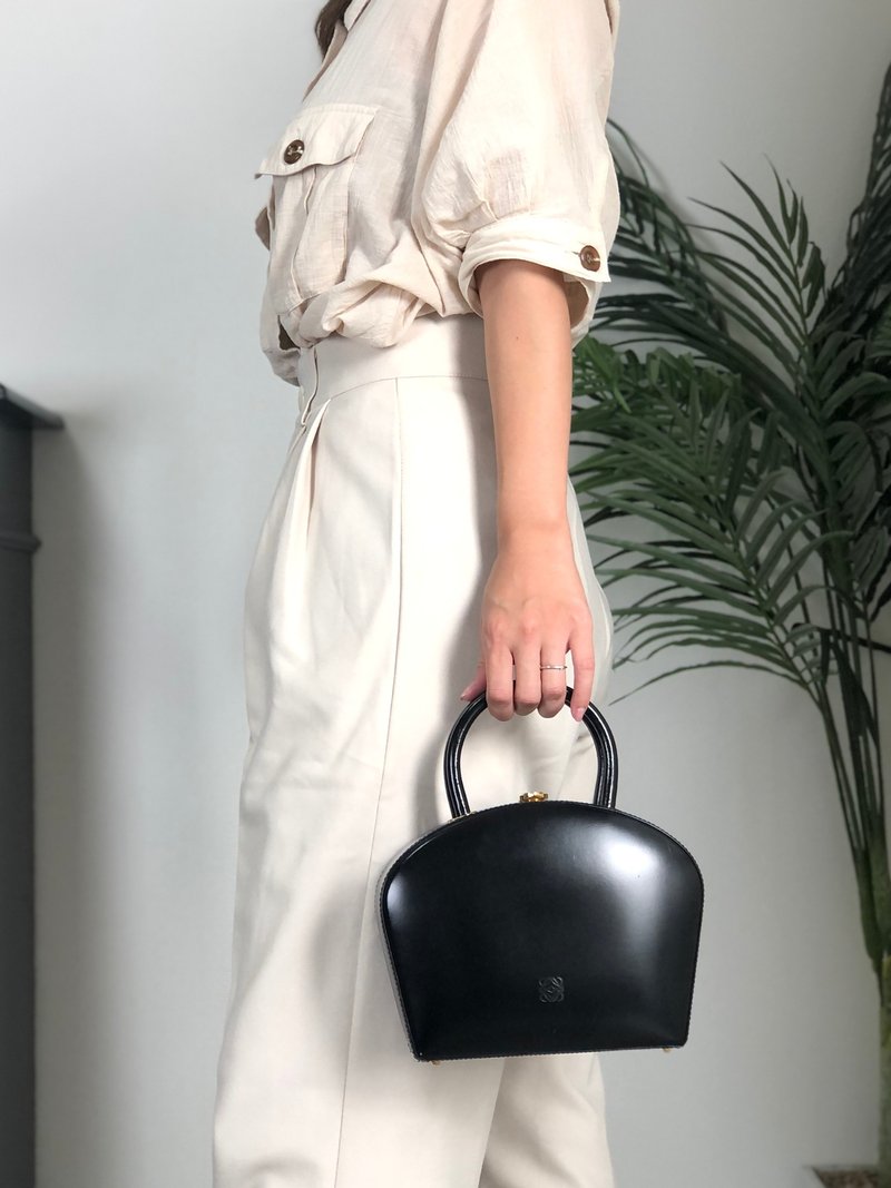 【 日本直送　名牌中古包 】LOEWE ロエベ ハンドバッグ ブラック アナグラム ロゴ レザー トップハンドル バニティ vintage nxkdzt - 手提包/手提袋 - 真皮 黑色