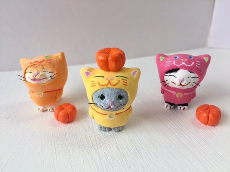 Cat in the clothes of the cat - Items for Display - Clay Yellow
